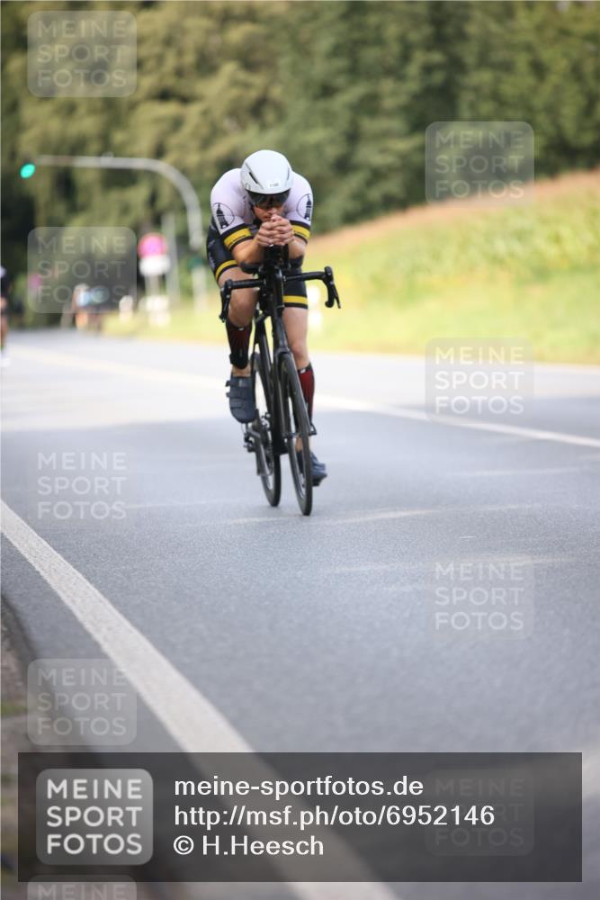 01.09.2024 - 17. Tribühne Triathlon H.Heesch http://msf.ph/oto/6952146 01.09.2024 15:43:10 Radfahren 818, 820, 884, 938, 1029, 1160, 1235, 1277, 1295, 1489 meine-sportfotos.de