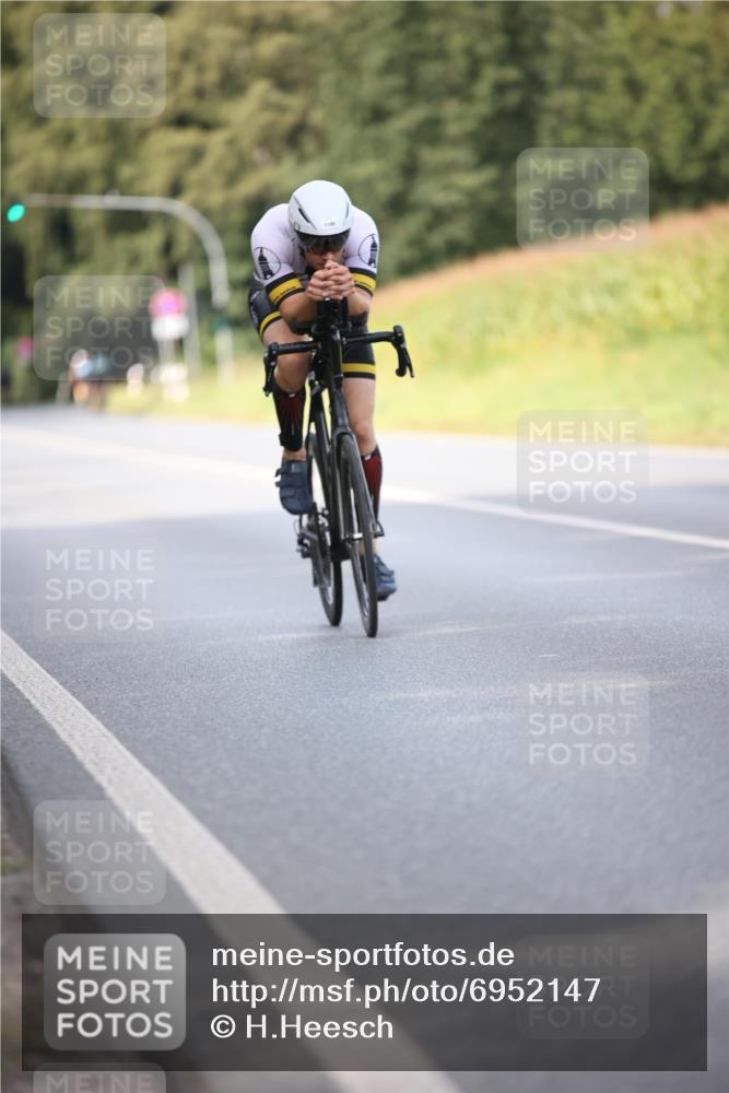 01.09.2024 - 17. Tribühne Triathlon H.Heesch http://msf.ph/oto/6952147 01.09.2024 15:43:10 Radfahren 818, 820, 884, 938, 1029, 1160, 1235, 1277, 1295, 1489 meine-sportfotos.de
