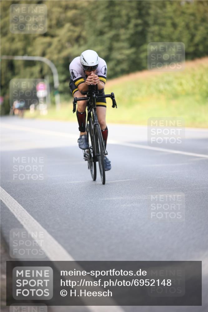 01.09.2024 - 17. Tribühne Triathlon H.Heesch http://msf.ph/oto/6952148 01.09.2024 15:43:11 Radfahren 820, 938, 1029, 1047, 1160, 1235, 1277, 1295, 1489 meine-sportfotos.de