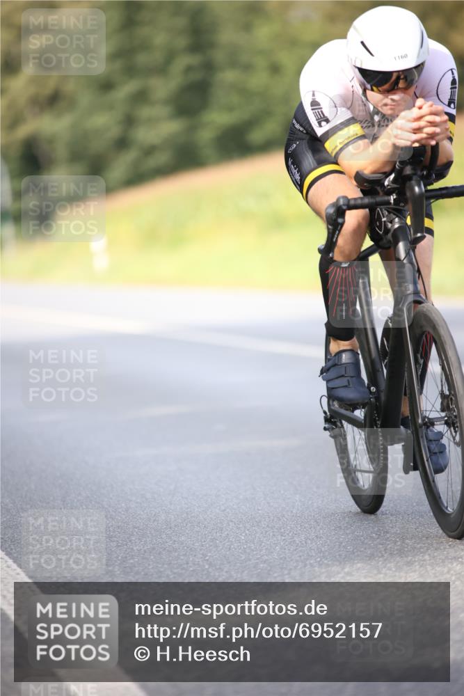 01.09.2024 - 17. Tribühne Triathlon H.Heesch http://msf.ph/oto/6952157 01.09.2024 15:43:11 Radfahren 820, 938, 1029, 1047, 1160, 1235, 1277, 1295, 1489 meine-sportfotos.de