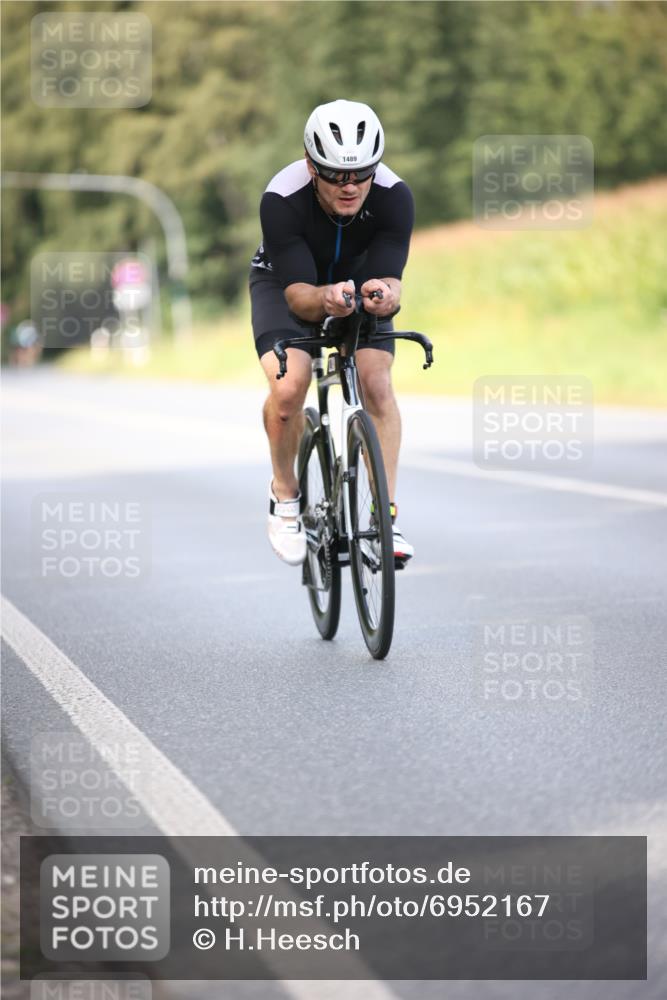 01.09.2024 - 17. Tribühne Triathlon H.Heesch http://msf.ph/oto/6952167 01.09.2024 15:43:13 Radfahren 820, 949, 986, 1029, 1047, 1160, 1235, 1277, 1295, 1489 meine-sportfotos.de