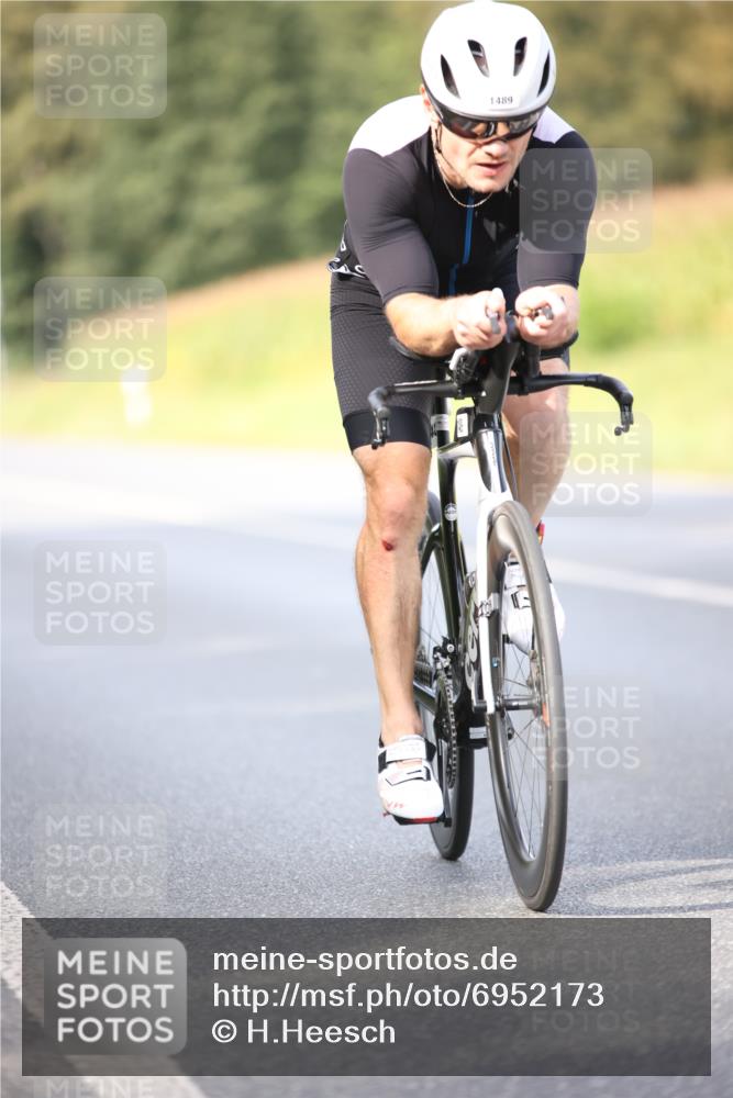 01.09.2024 - 17. Tribühne Triathlon H.Heesch http://msf.ph/oto/6952173 01.09.2024 15:43:14 Radfahren 820, 949, 986, 1029, 1047, 1160, 1277, 1489 meine-sportfotos.de