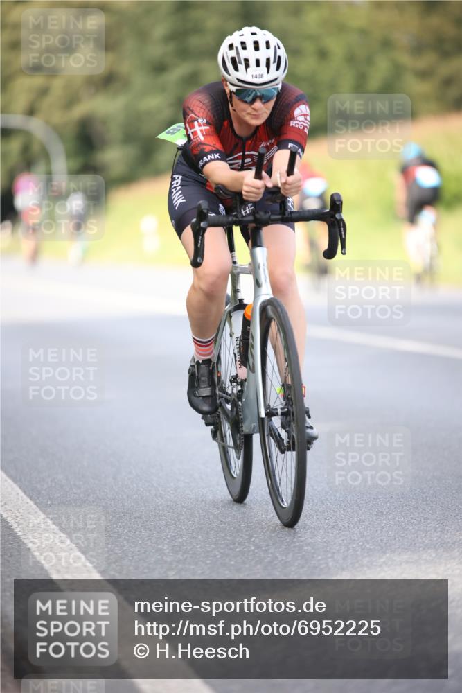 01.09.2024 - 17. Tribühne Triathlon H.Heesch http://msf.ph/oto/6952225 01.09.2024 15:43:27 Radfahren 105, 912, 1045, 1220, 1224, 1225, 1282, 1284 meine-sportfotos.de