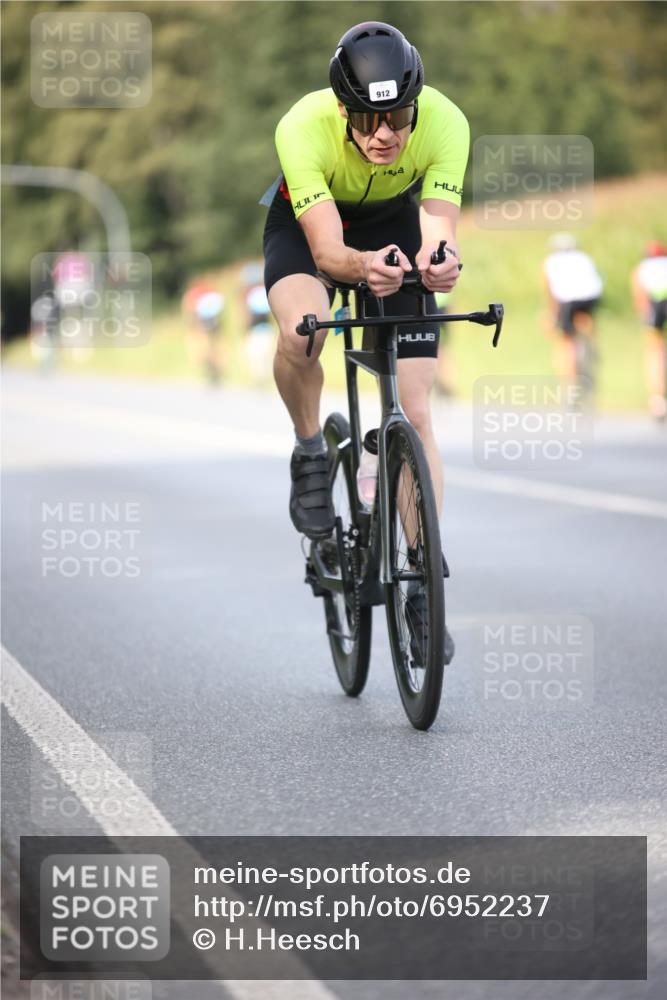 01.09.2024 - 17. Tribühne Triathlon H.Heesch http://msf.ph/oto/6952237 01.09.2024 15:43:30 Radfahren 912, 1224, 1225, 1282 meine-sportfotos.de