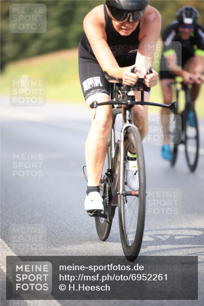 01.09.2024 - 17. Tribühne Triathlon H.Heesch http://msf.ph/oto/6952261 01.09.2024 15:43:59 Radfahren 8, 821, 922, 1050, 1050, 1060, 1198, 1222, 1226, 1231 meine-sportfotos.de