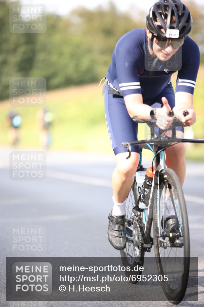 01.09.2024 - 17. Tribühne Triathlon H.Heesch http://msf.ph/oto/6952305 01.09.2024 15:44:20 Radfahren 831, 918, 980, 1219, 1490 meine-sportfotos.de