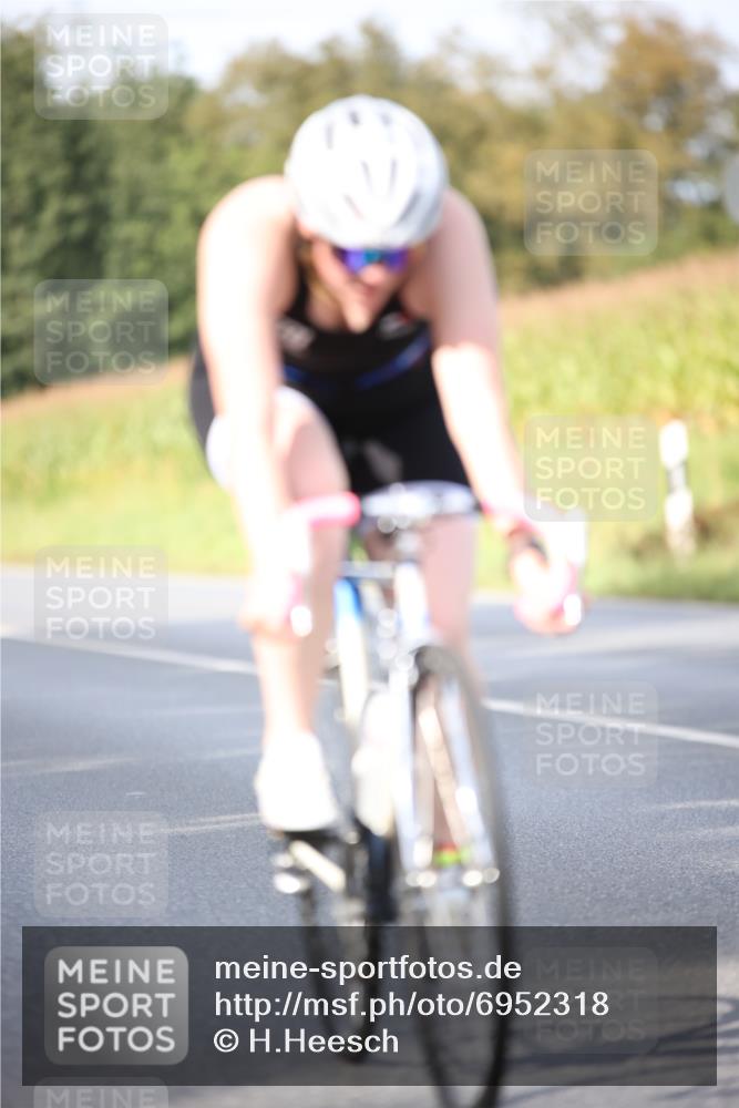 01.09.2024 - 17. Tribühne Triathlon H.Heesch http://msf.ph/oto/6952318 01.09.2024 15:44:34 Radfahren 816, 875, 893, 897, 915, 972, 1046, 1136, 1211, 1299, 1491, 1491 meine-sportfotos.de