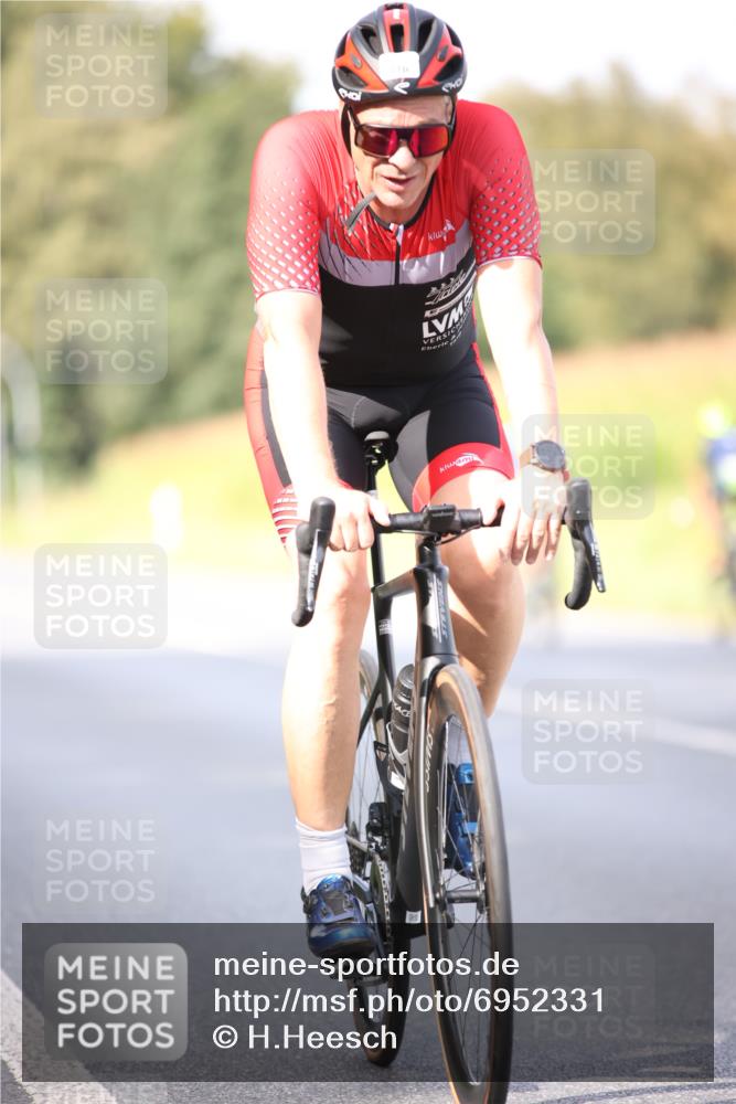 01.09.2024 - 17. Tribühne Triathlon H.Heesch http://msf.ph/oto/6952331 01.09.2024 15:44:38 Radfahren 816, 893, 897, 915, 936, 962, 972, 1211, 1491, 1491 meine-sportfotos.de