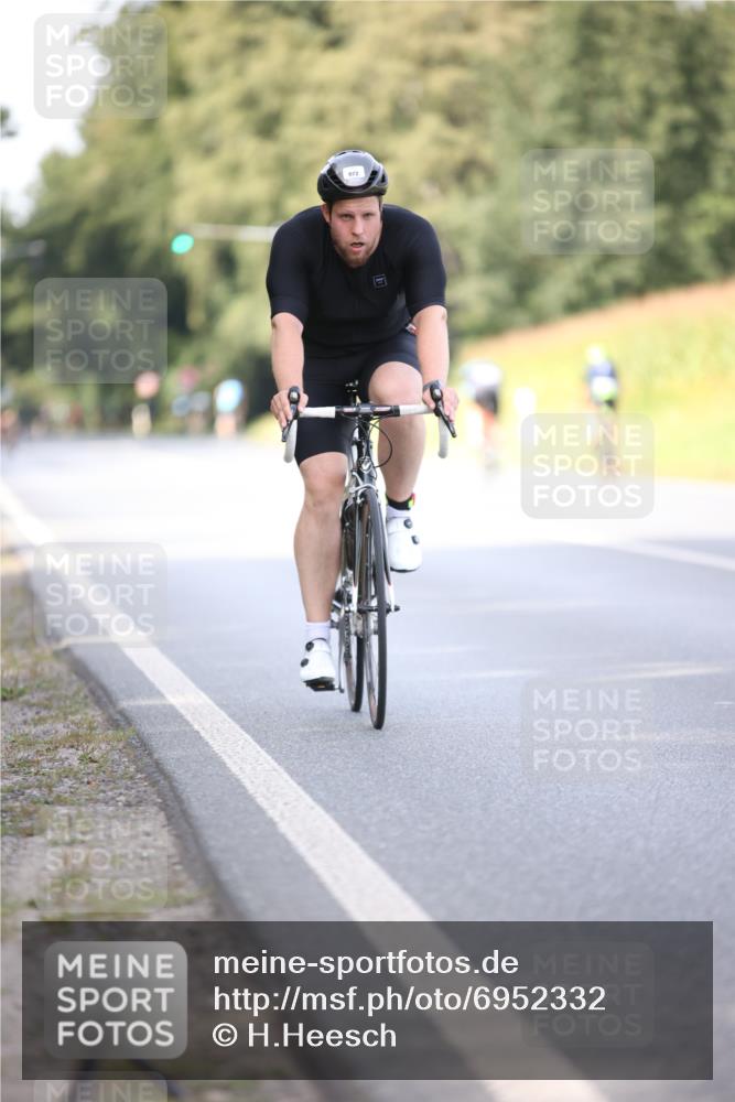 01.09.2024 - 17. Tribühne Triathlon H.Heesch http://msf.ph/oto/6952332 01.09.2024 15:44:41 Radfahren 816, 893, 897, 915, 936, 962, 972 meine-sportfotos.de