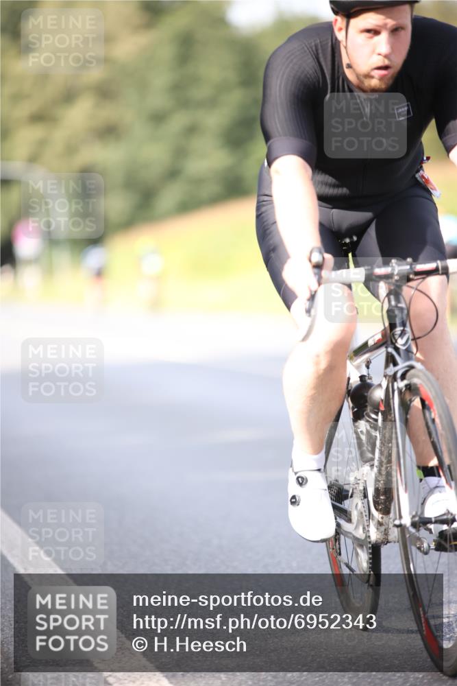 01.09.2024 - 17. Tribühne Triathlon H.Heesch http://msf.ph/oto/6952343 01.09.2024 15:44:42 Radfahren 893, 897, 915, 936, 962, 972, 1055 meine-sportfotos.de