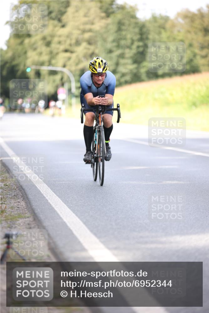 01.09.2024 - 17. Tribühne Triathlon H.Heesch http://msf.ph/oto/6952344 01.09.2024 15:45:03 Radfahren 941, 1056, 1201 meine-sportfotos.de