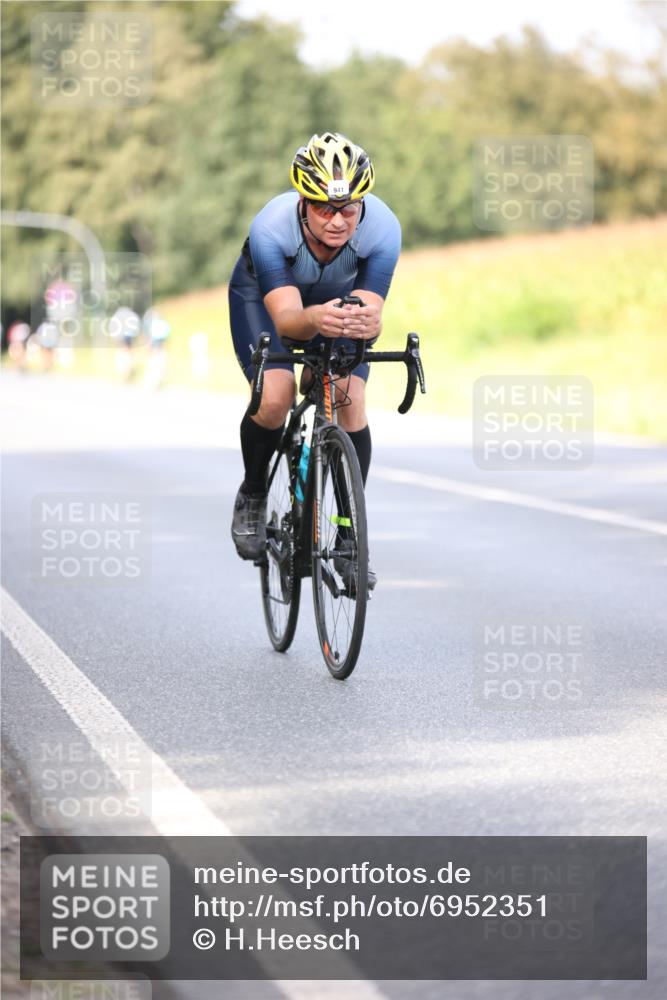 01.09.2024 - 17. Tribühne Triathlon H.Heesch http://msf.ph/oto/6952351 01.09.2024 15:45:03 Radfahren 941, 1056, 1201 meine-sportfotos.de