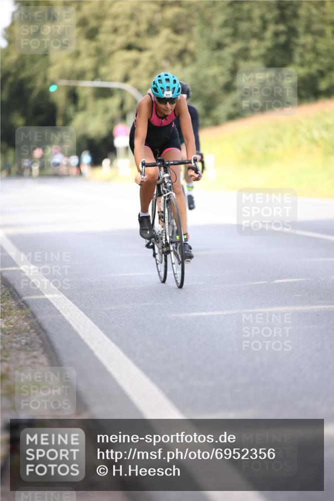 01.09.2024 - 17. Tribühne Triathlon H.Heesch http://msf.ph/oto/6952356 01.09.2024 15:45:11 Radfahren 1056, 1058, 1201, 1281 meine-sportfotos.de