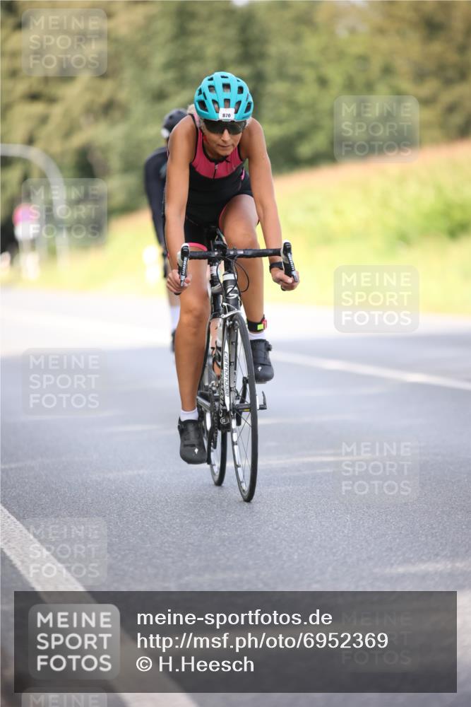 01.09.2024 - 17. Tribühne Triathlon H.Heesch http://msf.ph/oto/6952369 01.09.2024 15:45:11 Radfahren 1056, 1058, 1201, 1281 meine-sportfotos.de