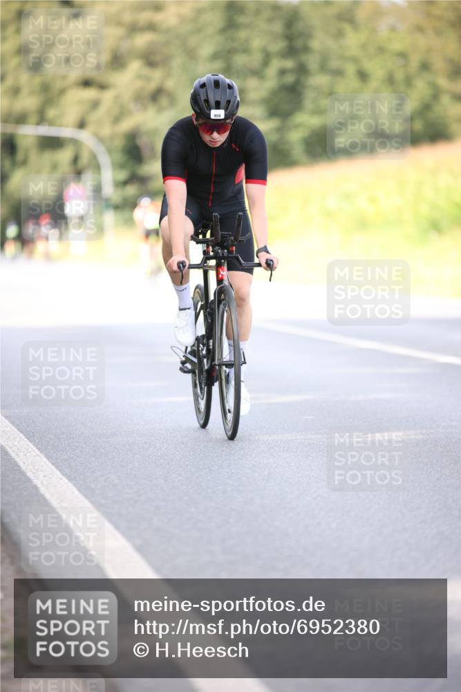 01.09.2024 - 17. Tribühne Triathlon H.Heesch http://msf.ph/oto/6952380 01.09.2024 15:45:28 Radfahren 817, 954, 959, 960 meine-sportfotos.de