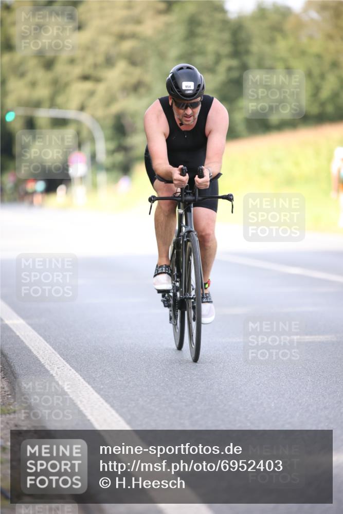 01.09.2024 - 17. Tribühne Triathlon H.Heesch http://msf.ph/oto/6952403 01.09.2024 15:45:35 Radfahren 817, 954, 1159, 1442 meine-sportfotos.de