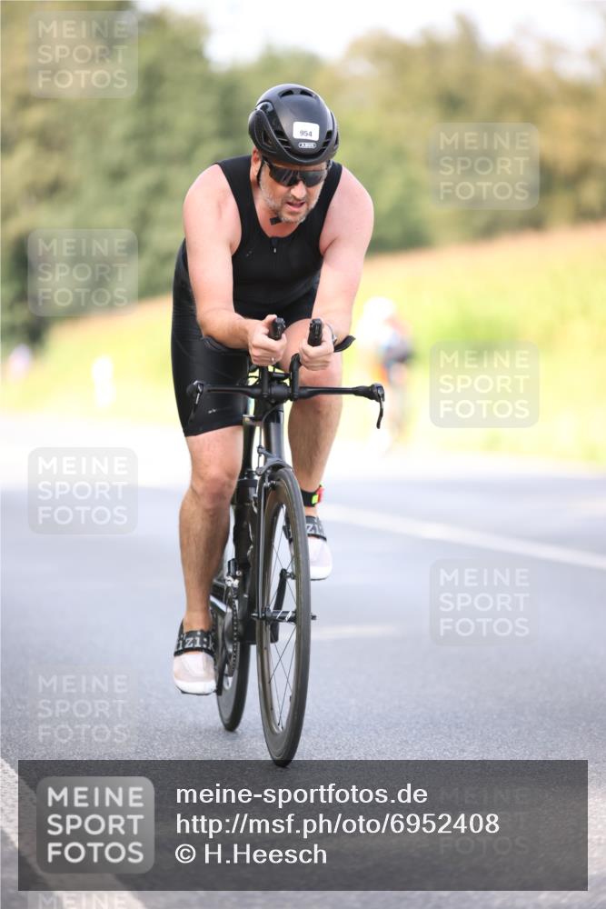 01.09.2024 - 17. Tribühne Triathlon H.Heesch http://msf.ph/oto/6952408 01.09.2024 15:45:35 Radfahren 817, 954, 1159, 1442 meine-sportfotos.de