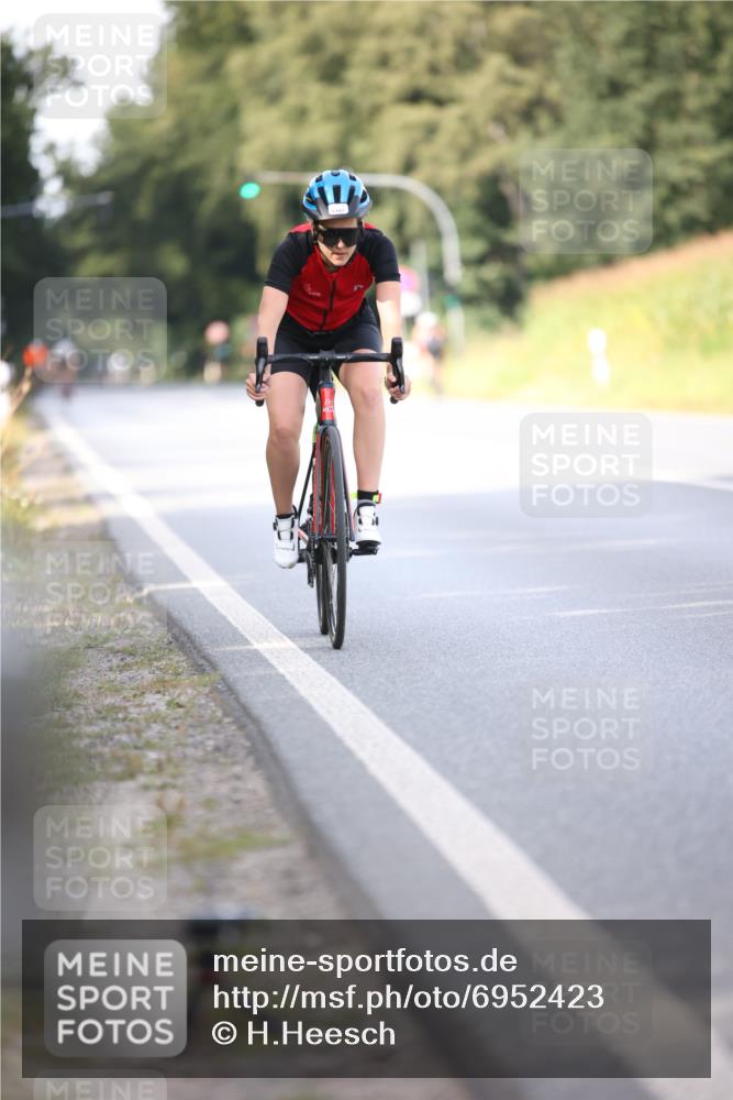 01.09.2024 - 17. Tribühne Triathlon H.Heesch http://msf.ph/oto/6952423 01.09.2024 15:45:43 Radfahren 1159, 1259, 1442 meine-sportfotos.de