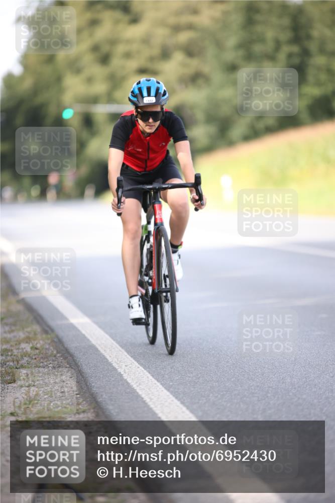 01.09.2024 - 17. Tribühne Triathlon H.Heesch http://msf.ph/oto/6952430 01.09.2024 15:45:43 Radfahren 1159, 1259, 1442 meine-sportfotos.de