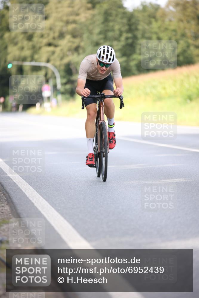 01.09.2024 - 17. Tribühne Triathlon H.Heesch http://msf.ph/oto/6952439 01.09.2024 15:45:54 Radfahren 826, 898, 1053, 1125 meine-sportfotos.de