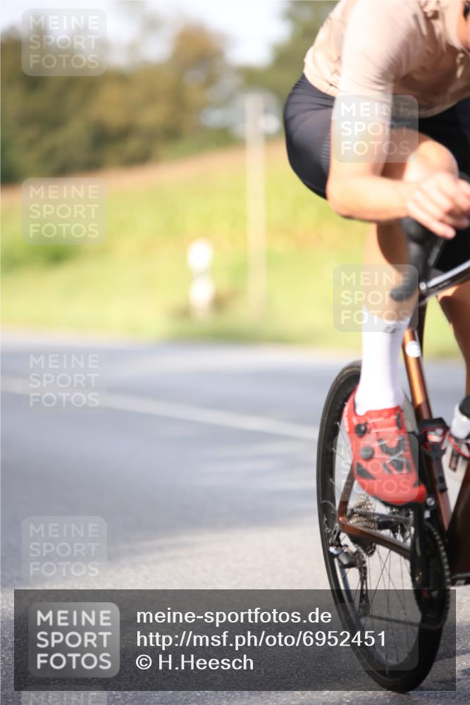 01.09.2024 - 17. Tribühne Triathlon H.Heesch http://msf.ph/oto/6952451 01.09.2024 15:45:54 Radfahren 826, 898, 1053, 1125 meine-sportfotos.de