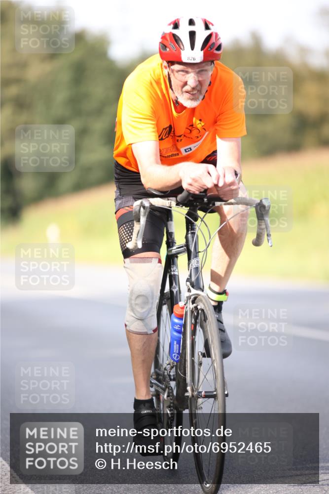 01.09.2024 - 17. Tribühne Triathlon H.Heesch http://msf.ph/oto/6952465 01.09.2024 15:46:00 Radfahren 826, 898, 956, 1125 meine-sportfotos.de