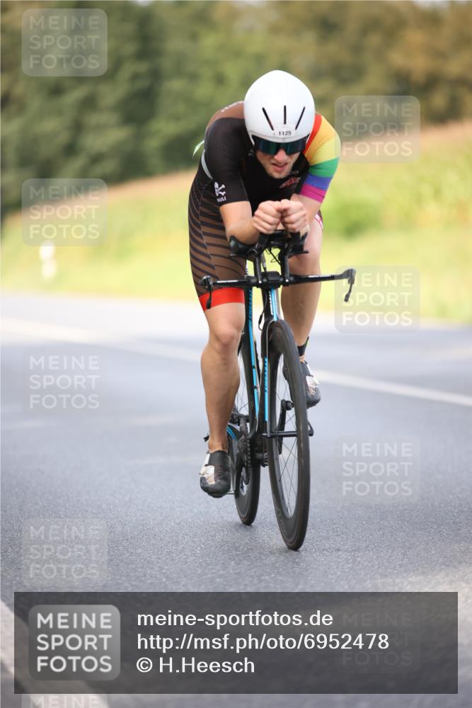 01.09.2024 - 17. Tribühne Triathlon H.Heesch http://msf.ph/oto/6952478 01.09.2024 15:46:02 Radfahren 826, 898, 931, 956, 1125, 1169 meine-sportfotos.de