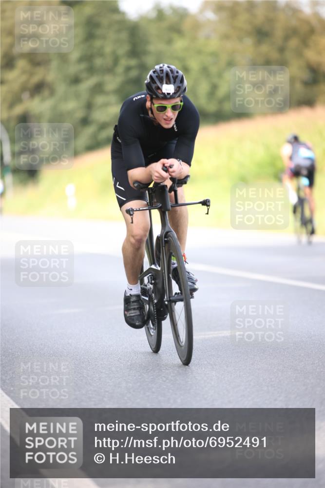 01.09.2024 - 17. Tribühne Triathlon H.Heesch http://msf.ph/oto/6952491 01.09.2024 15:46:12 Radfahren 182, 916, 923, 931, 933, 1030, 1137, 1169 meine-sportfotos.de
