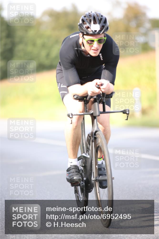 01.09.2024 - 17. Tribühne Triathlon H.Heesch http://msf.ph/oto/6952495 01.09.2024 15:46:13 Radfahren 182, 885, 916, 920, 923, 931, 933, 1030, 1137, 1169 meine-sportfotos.de