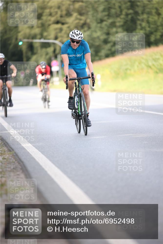 01.09.2024 - 17. Tribühne Triathlon H.Heesch http://msf.ph/oto/6952498 01.09.2024 15:46:17 Radfahren 182, 885, 920, 923, 1030, 1137 meine-sportfotos.de