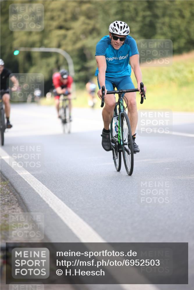 01.09.2024 - 17. Tribühne Triathlon H.Heesch http://msf.ph/oto/6952503 01.09.2024 15:46:17 Radfahren 182, 885, 920, 923, 1030, 1137 meine-sportfotos.de