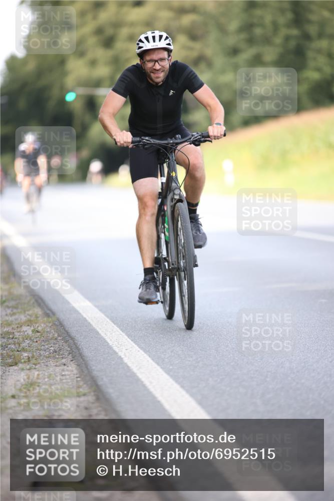 01.09.2024 - 17. Tribühne Triathlon H.Heesch http://msf.ph/oto/6952515 01.09.2024 15:46:19 Radfahren 182, 885, 899, 920, 923, 1030, 1137, 1189 meine-sportfotos.de