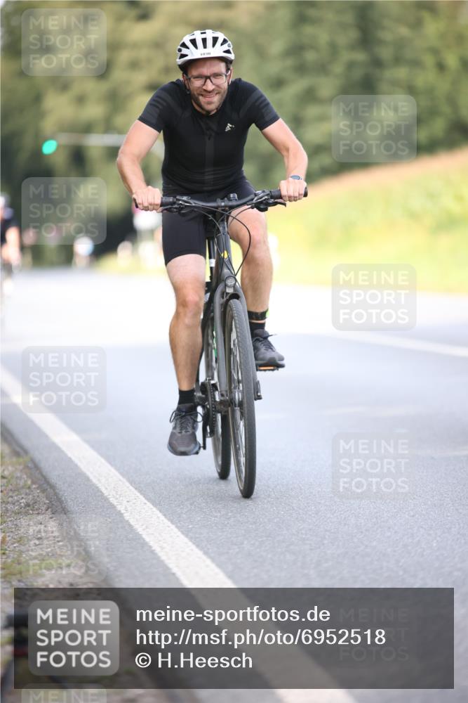 01.09.2024 - 17. Tribühne Triathlon H.Heesch http://msf.ph/oto/6952518 01.09.2024 15:46:19 Radfahren 182, 885, 899, 920, 923, 1030, 1137, 1189 meine-sportfotos.de