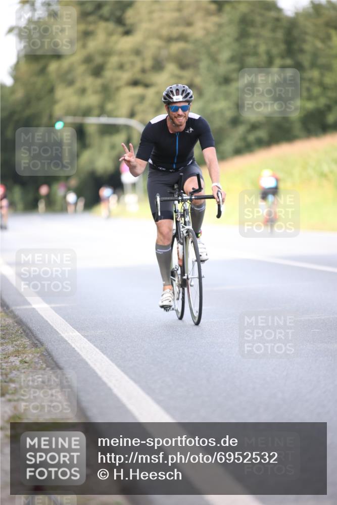 01.09.2024 - 17. Tribühne Triathlon H.Heesch http://msf.ph/oto/6952532 01.09.2024 15:46:22 Radfahren 885, 889, 899, 920, 923, 968, 1030, 1137, 1189, 1204 meine-sportfotos.de