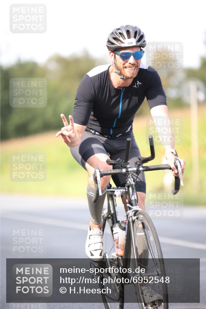 01.09.2024 - 17. Tribühne Triathlon H.Heesch http://msf.ph/oto/6952548 01.09.2024 15:46:22 Radfahren 885, 889, 899, 920, 923, 968, 1030, 1137, 1189, 1204 meine-sportfotos.de