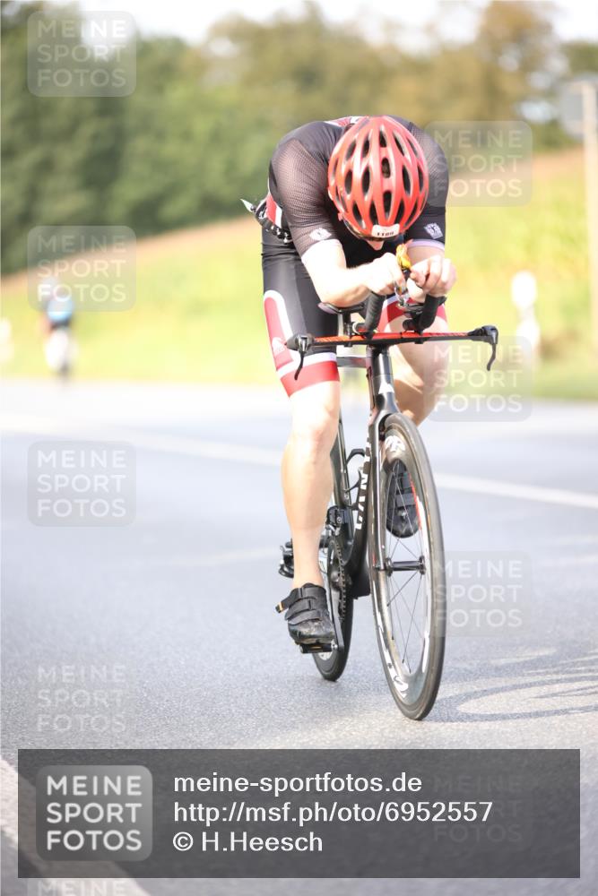 01.09.2024 - 17. Tribühne Triathlon H.Heesch http://msf.ph/oto/6952557 01.09.2024 15:46:27 Radfahren 830, 889, 899, 968, 1163, 1189, 1204 meine-sportfotos.de
