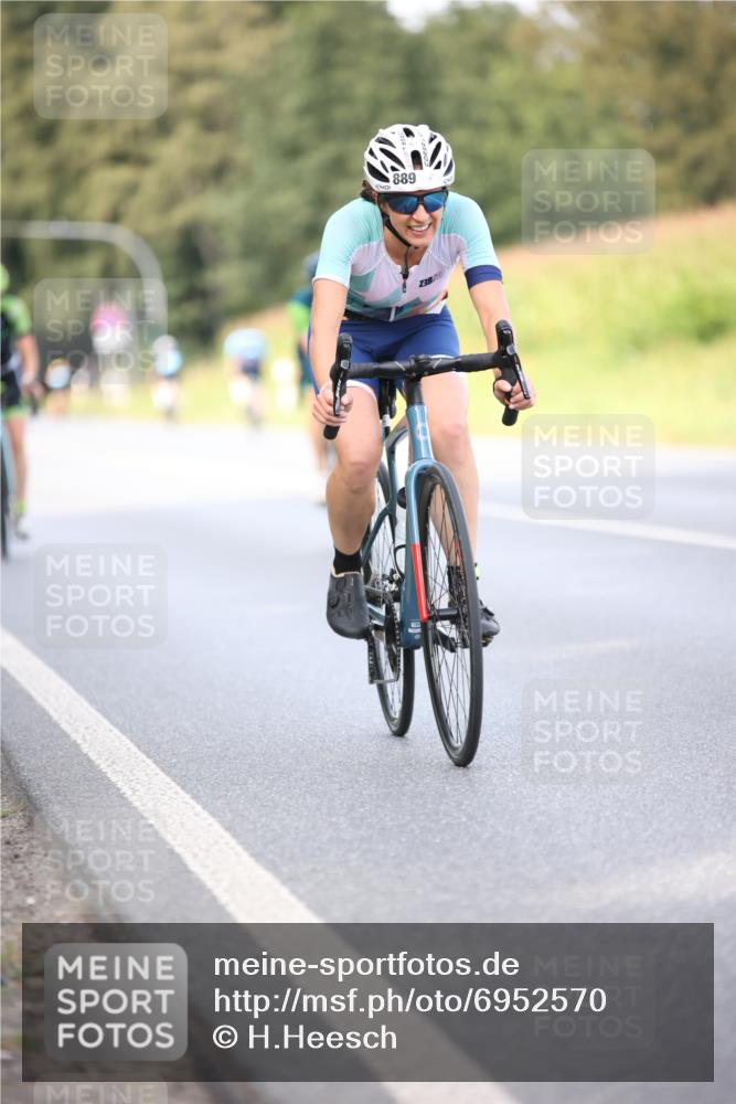 01.09.2024 - 17. Tribühne Triathlon H.Heesch http://msf.ph/oto/6952570 01.09.2024 15:46:31 Radfahren 830, 889, 899, 968, 1163, 1204 meine-sportfotos.de