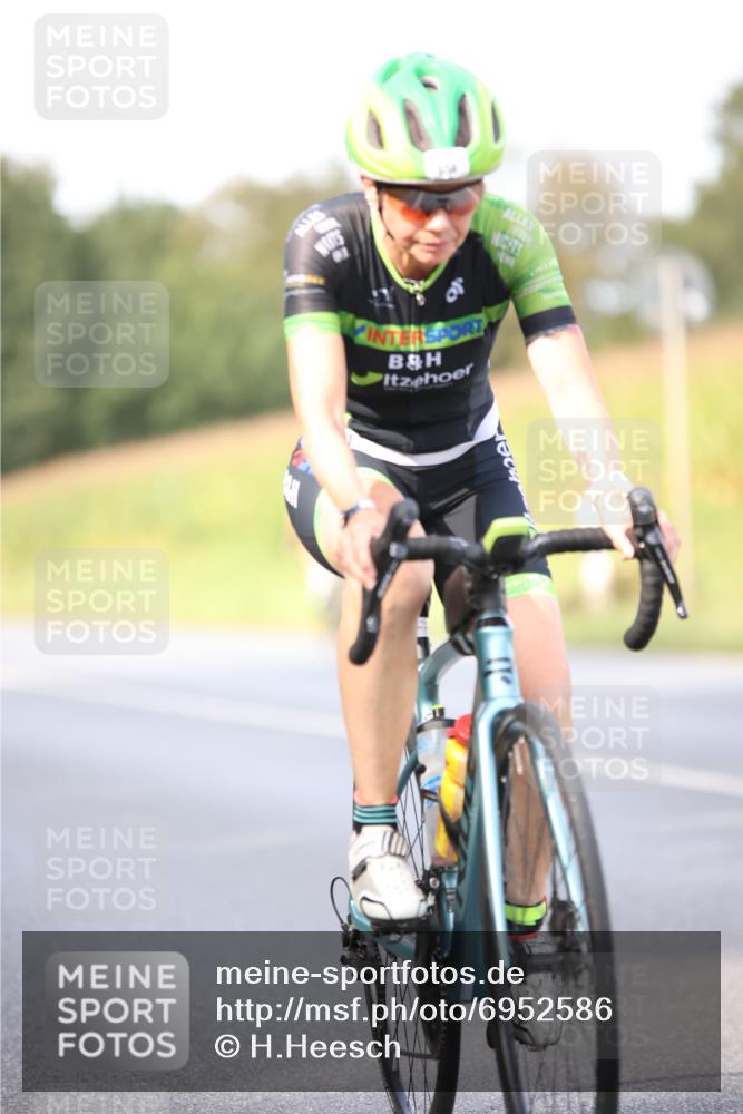 01.09.2024 - 17. Tribühne Triathlon H.Heesch http://msf.ph/oto/6952586 01.09.2024 15:46:33 Radfahren 830, 889, 968, 1163, 1204 meine-sportfotos.de