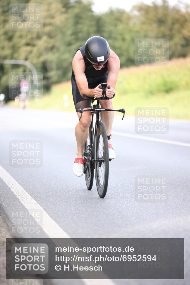 01.09.2024 - 17. Tribühne Triathlon H.Heesch http://msf.ph/oto/6952594 01.09.2024 15:46:48 Radfahren 345, 908, 958, 1126, 1132, 1173, 1175, 1297, 1436, 1436 meine-sportfotos.de