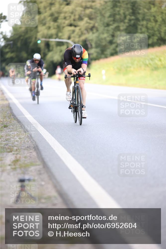 01.09.2024 - 17. Tribühne Triathlon H.Heesch http://msf.ph/oto/6952604 01.09.2024 15:46:49 Radfahren 345, 908, 958, 1126, 1132, 1173, 1175, 1297, 1436, 1436 meine-sportfotos.de