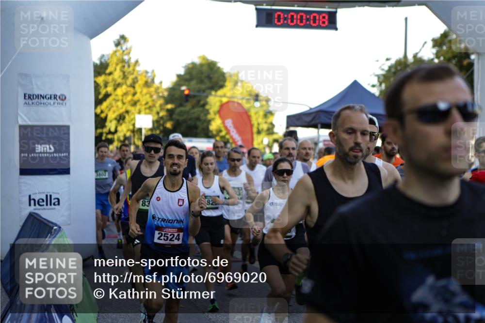 01.09.2024 - BARMER Alsterlauf Kathrin Stürmer Photography http://msf.ph/oto/6969020 01.09.2024 08:58:34 Ziel  meine-sportfotos.de