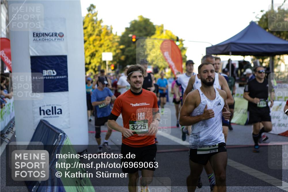 01.09.2024 - BARMER Alsterlauf Kathrin Stürmer Photography http://msf.ph/oto/6969063 01.09.2024 09:00:32 Ziel  meine-sportfotos.de