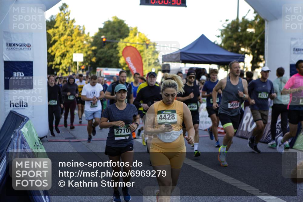 01.09.2024 - BARMER Alsterlauf Kathrin Stürmer Photography http://msf.ph/oto/6969279 01.09.2024 08:58:56 Ziel  meine-sportfotos.de