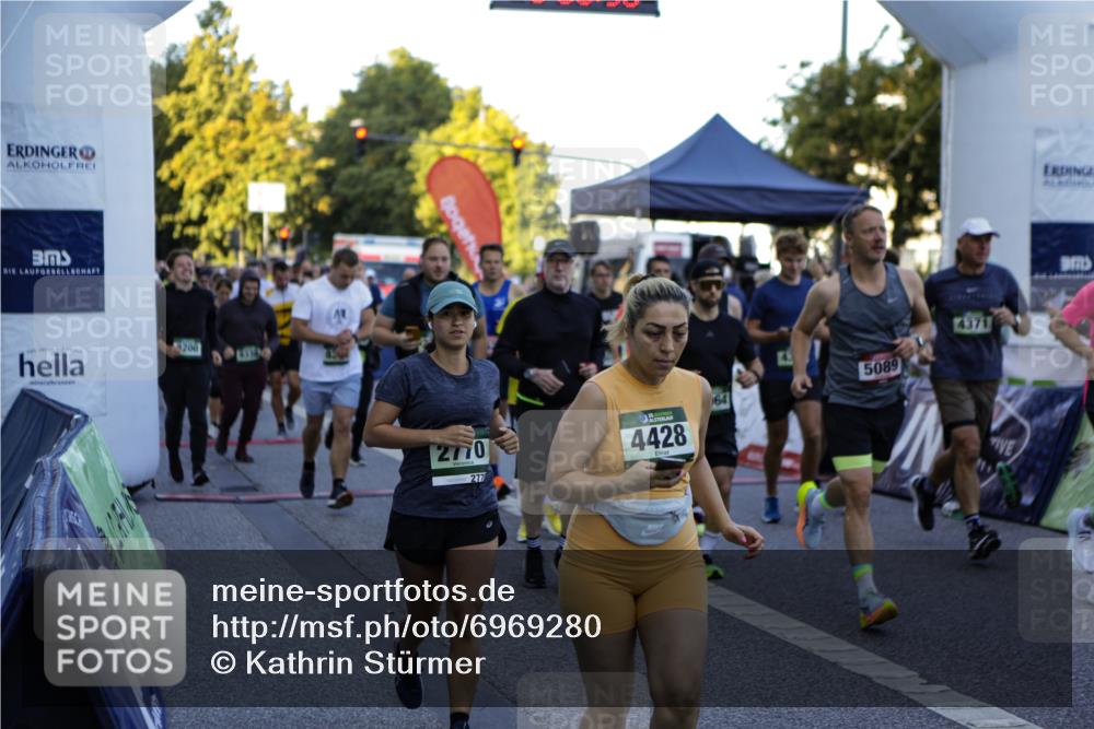 01.09.2024 - BARMER Alsterlauf Kathrin Stürmer Photography http://msf.ph/oto/6969280 01.09.2024 08:58:56 Ziel  meine-sportfotos.de