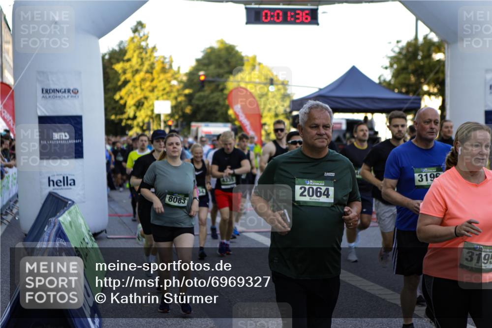 01.09.2024 - BARMER Alsterlauf Kathrin Stürmer Photography http://msf.ph/oto/6969327 01.09.2024 09:00:02 Ziel  meine-sportfotos.de