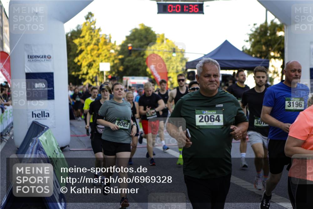 01.09.2024 - BARMER Alsterlauf Kathrin Stürmer Photography http://msf.ph/oto/6969328 01.09.2024 09:00:02 Ziel  meine-sportfotos.de