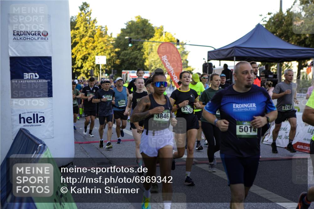 01.09.2024 - BARMER Alsterlauf Kathrin Stürmer Photography http://msf.ph/oto/6969342 01.09.2024 09:00:41 Ziel  meine-sportfotos.de