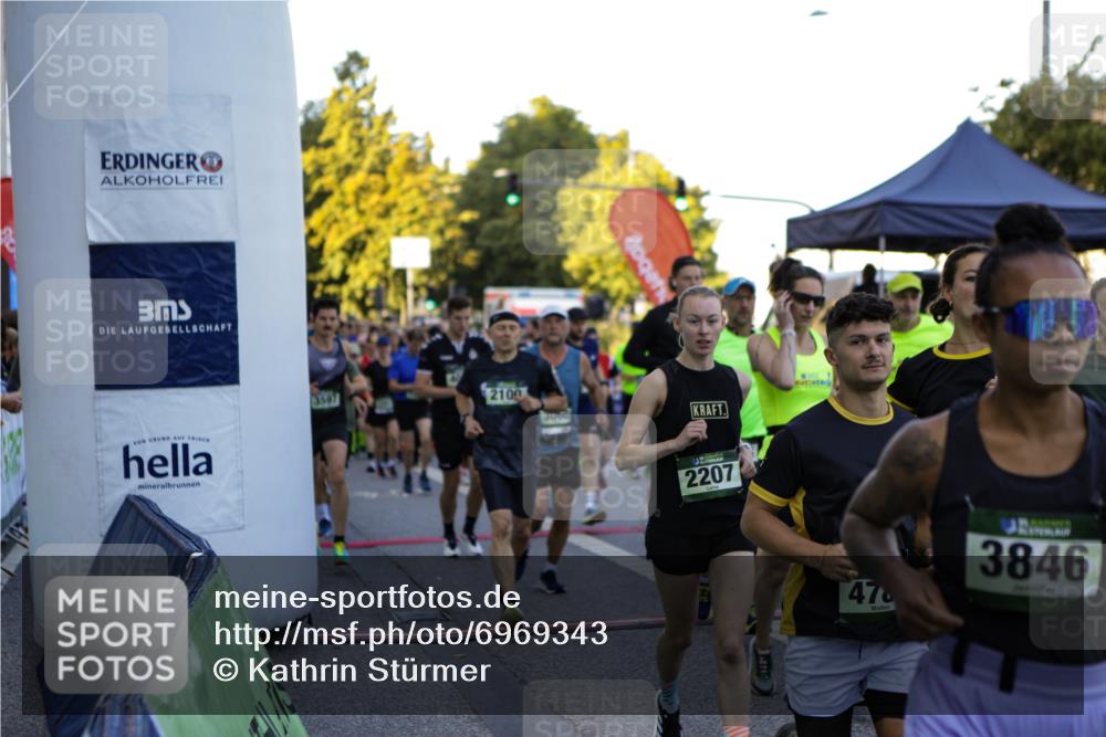 01.09.2024 - BARMER Alsterlauf Kathrin Stürmer Photography http://msf.ph/oto/6969343 01.09.2024 09:00:42 Ziel  meine-sportfotos.de