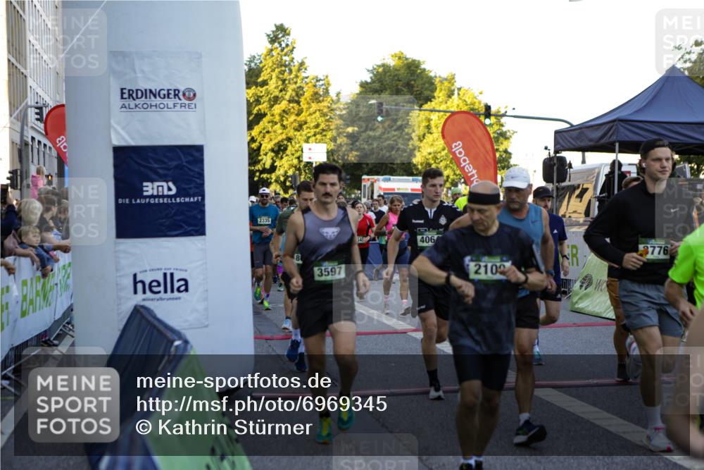 01.09.2024 - BARMER Alsterlauf Kathrin Stürmer Photography http://msf.ph/oto/6969345 01.09.2024 09:00:43 Ziel  meine-sportfotos.de