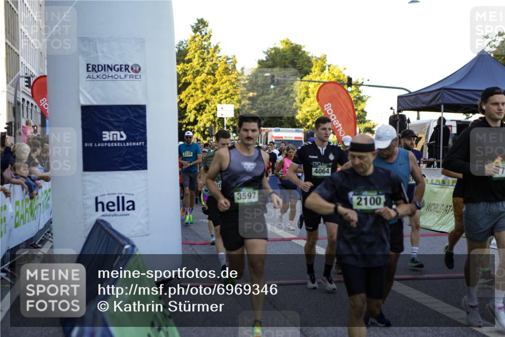 01.09.2024 - BARMER Alsterlauf Kathrin Stürmer Photography http://msf.ph/oto/6969346 01.09.2024 09:00:43 Ziel  meine-sportfotos.de